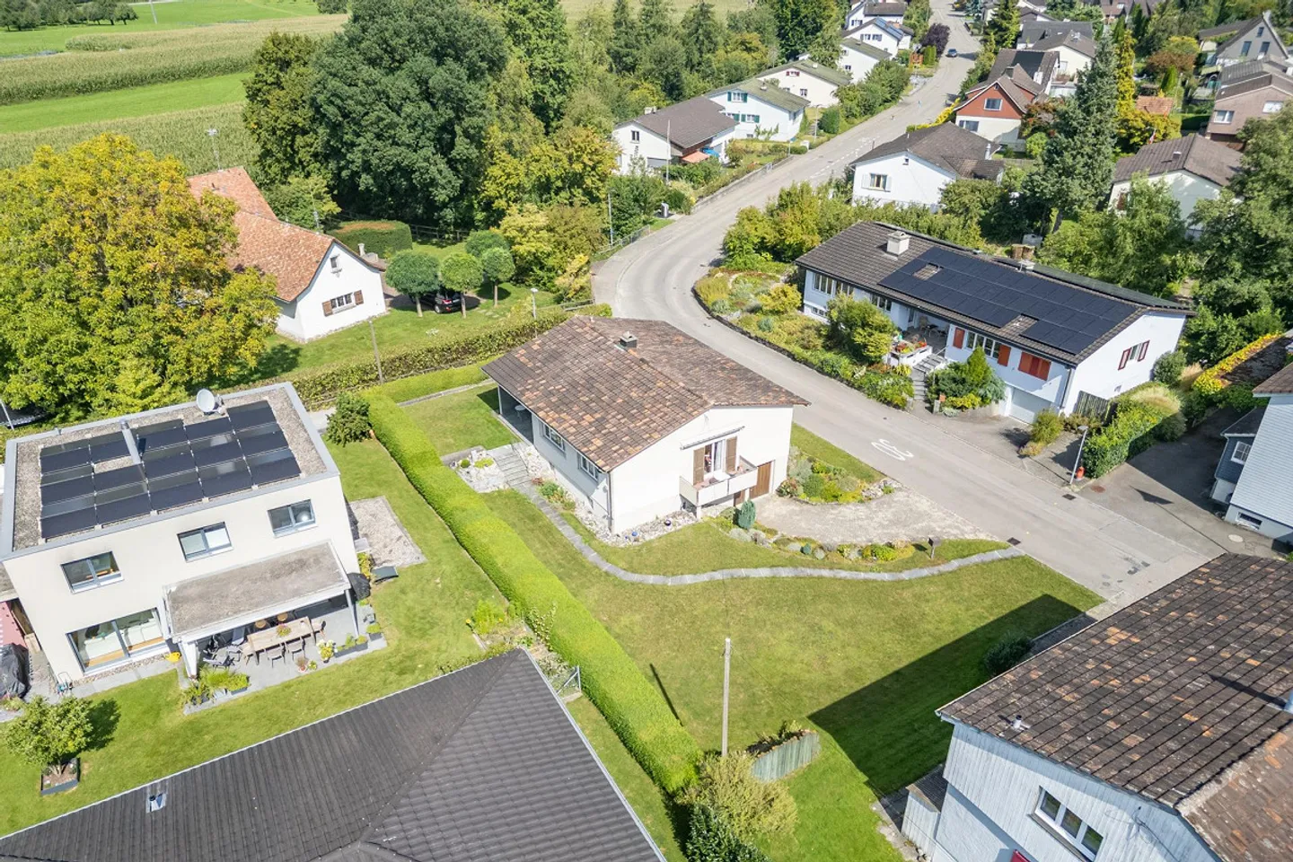 Casa unifamiliare ben tenuta con terreno attraente - Foto 1 di 13