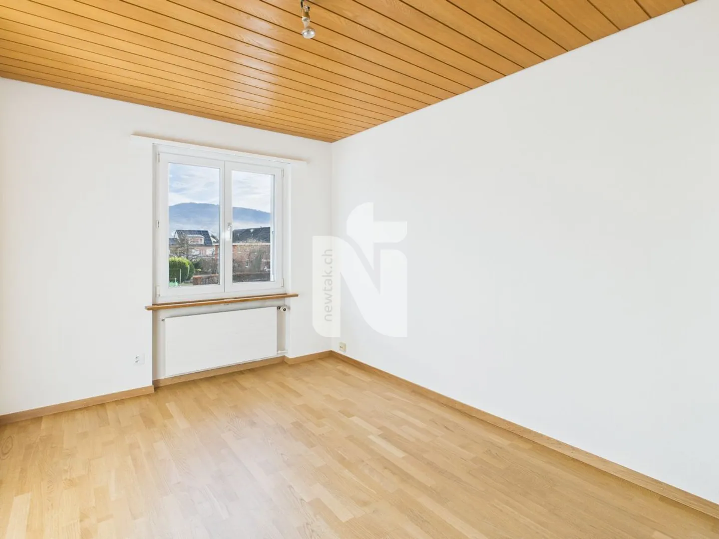 Affascinante casa a schiera ristrutturata con giardino, garage e vista - Foto 8 di 12