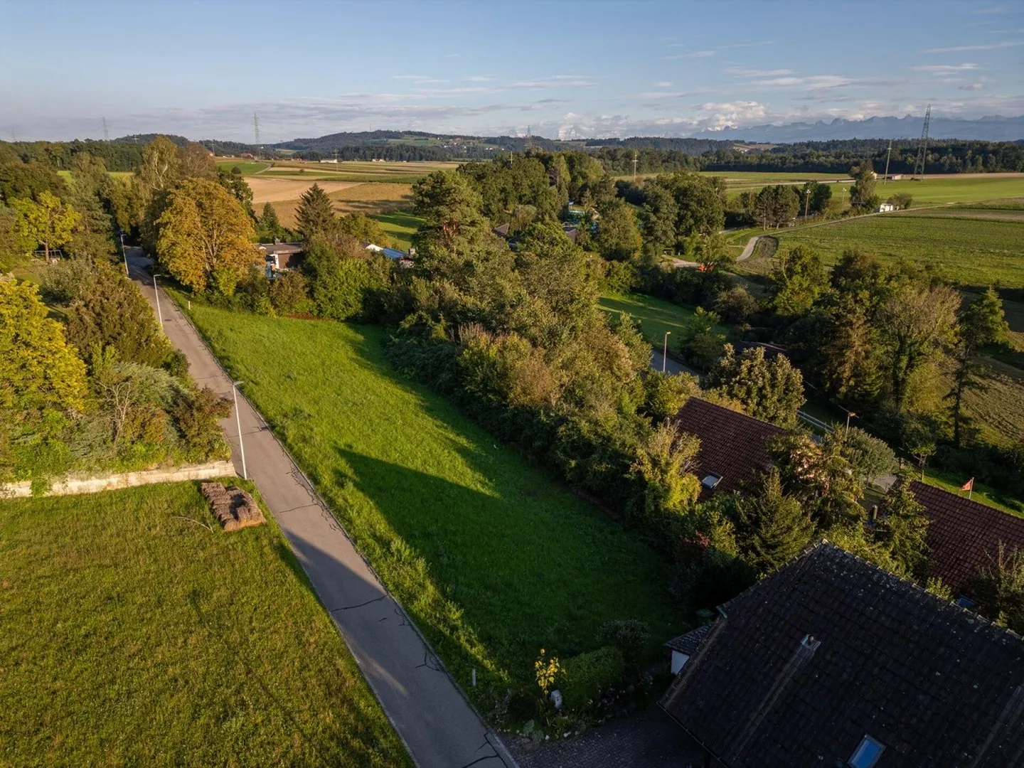 Terrain de construction de rêve dans un emplacement ensoleillé en pente avec vue sur les Alpes copie - Photo 4 sur 13