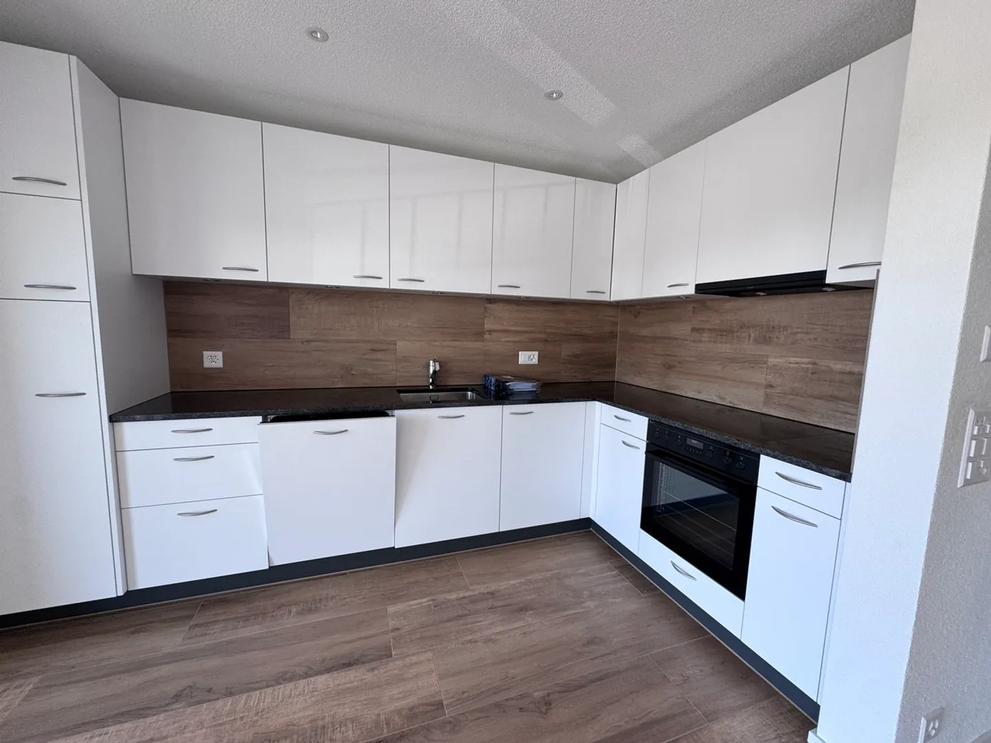 Avenches, for rent, new 3.5-room apartment with 82 m2 and balcony - Photo 3 of 12