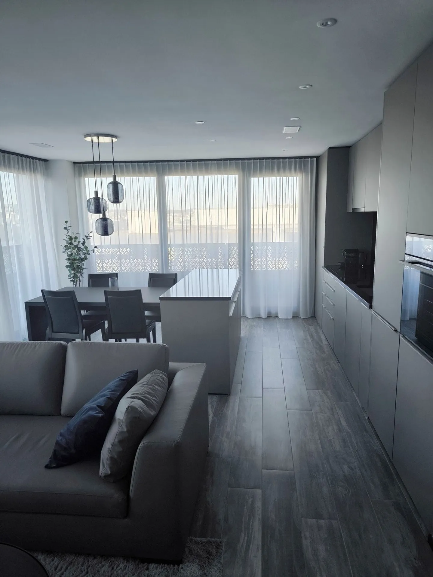 Appartamento esclusivo arredato di 2,5 locali nella Three Point Tower - Foto 5 di 13