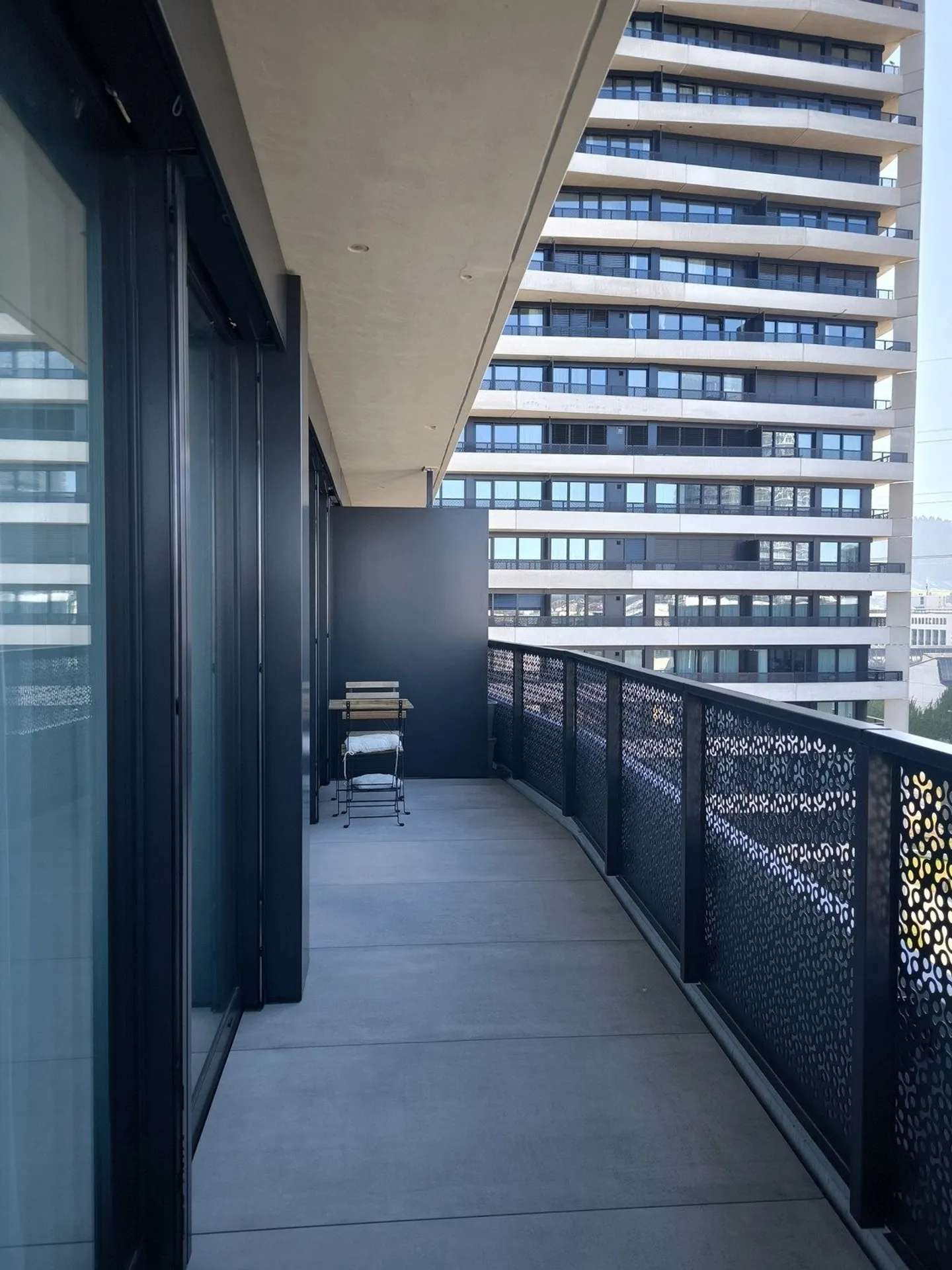 Appartamento esclusivo arredato di 2,5 locali nella Three Point Tower - Foto 2 di 13