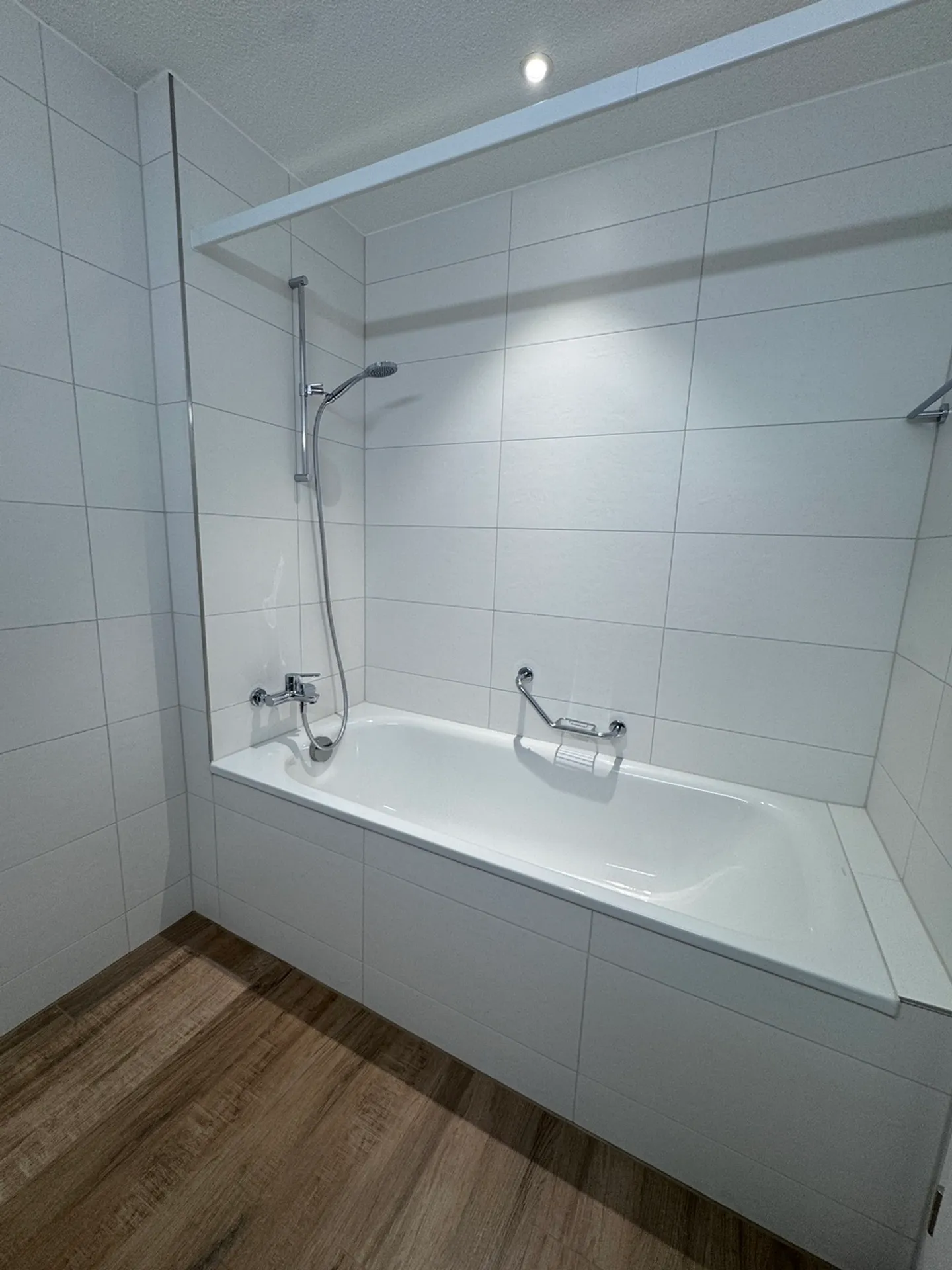 Avenches, for rent, new 3.5-room apartment with 82 m2 and balcony - Photo 7 of 12