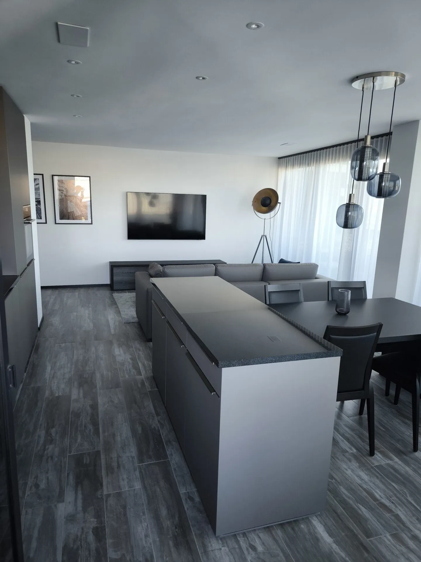 Appartamento esclusivo arredato di 2,5 locali nella Three Point Tower - Foto 7 di 13