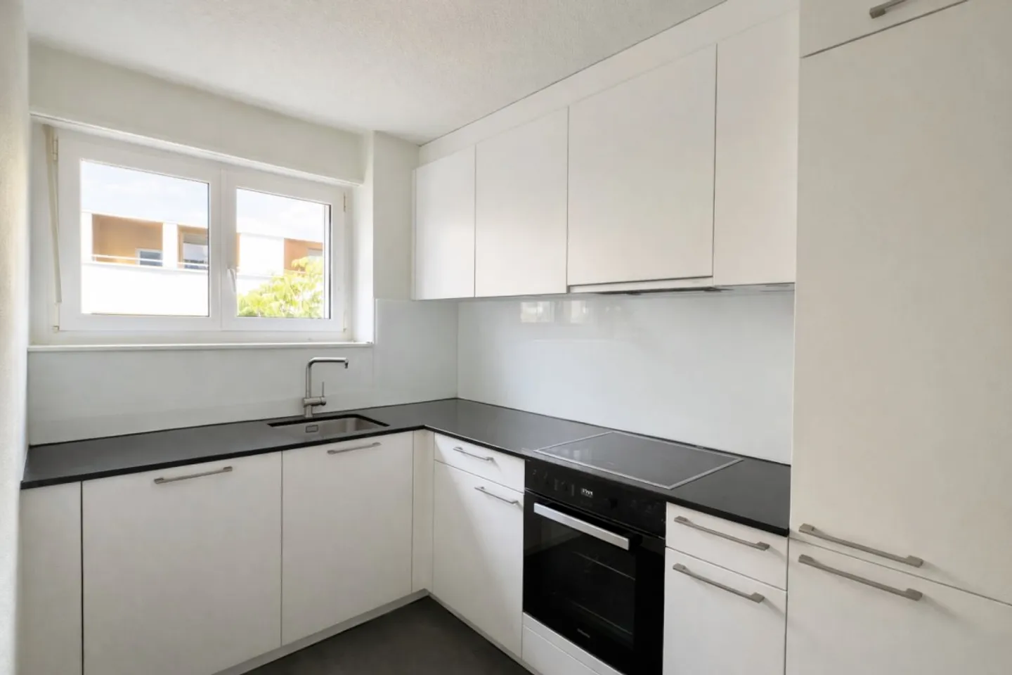 Renovated Apartment in Zürich - Photo 3 of 8