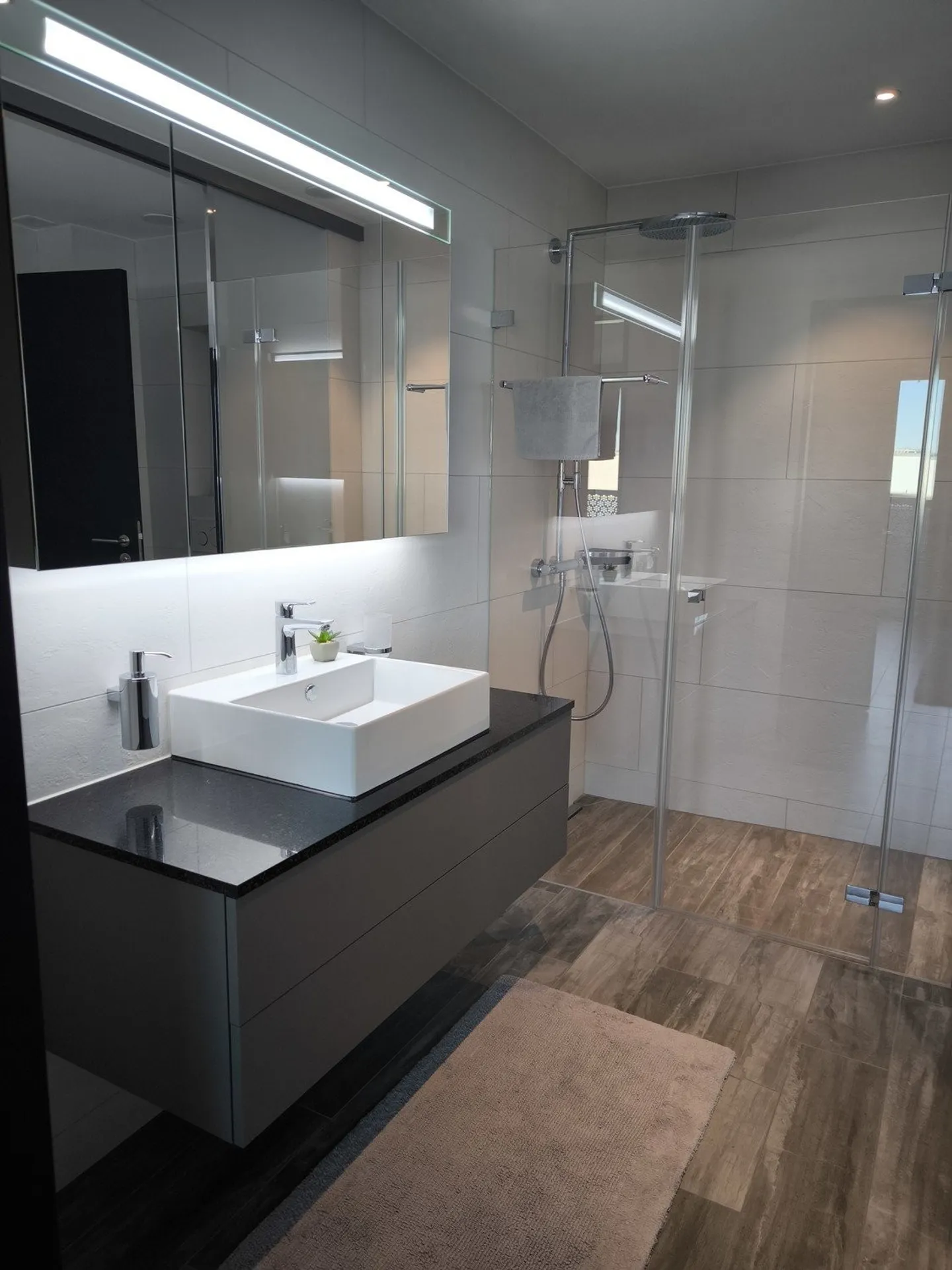 Appartamento esclusivo arredato di 2,5 locali nella Three Point Tower - Foto 13 di 13