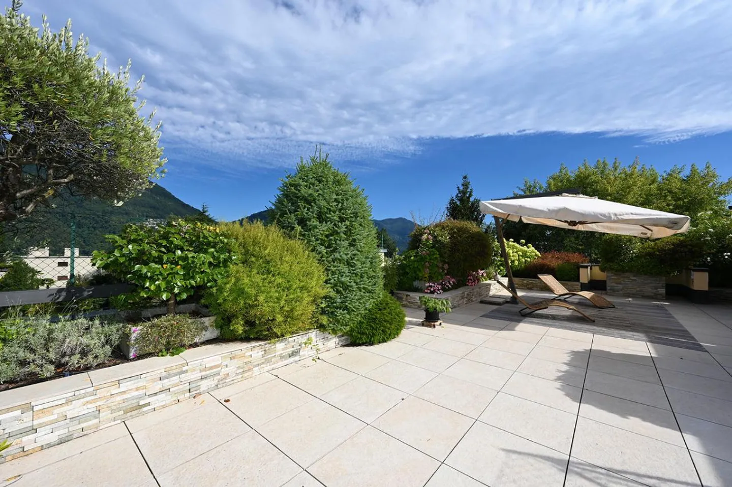 Penthouse avec Grande Terrasse et Vue sur les Montagnes Environnantes - Photo 16 sur 18