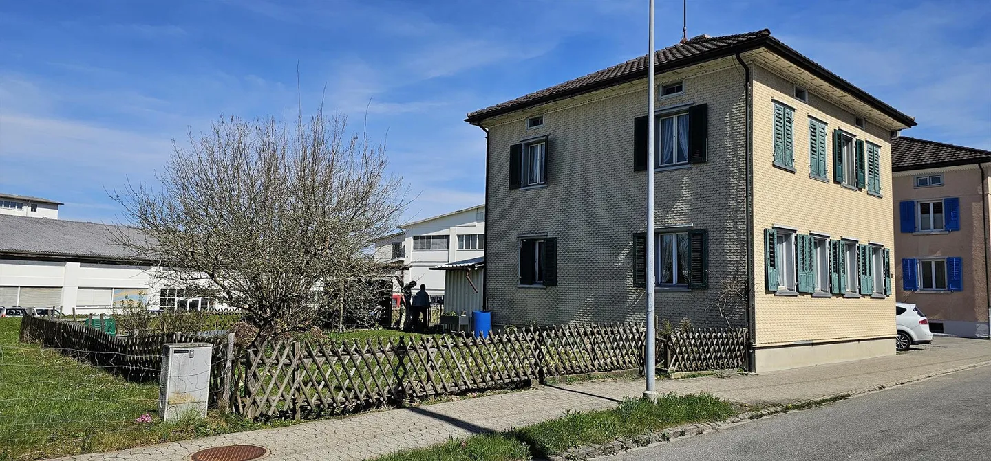 Casa unifamiliare di 5,5 stanze in posizione soleggiata - Foto 1 di 14