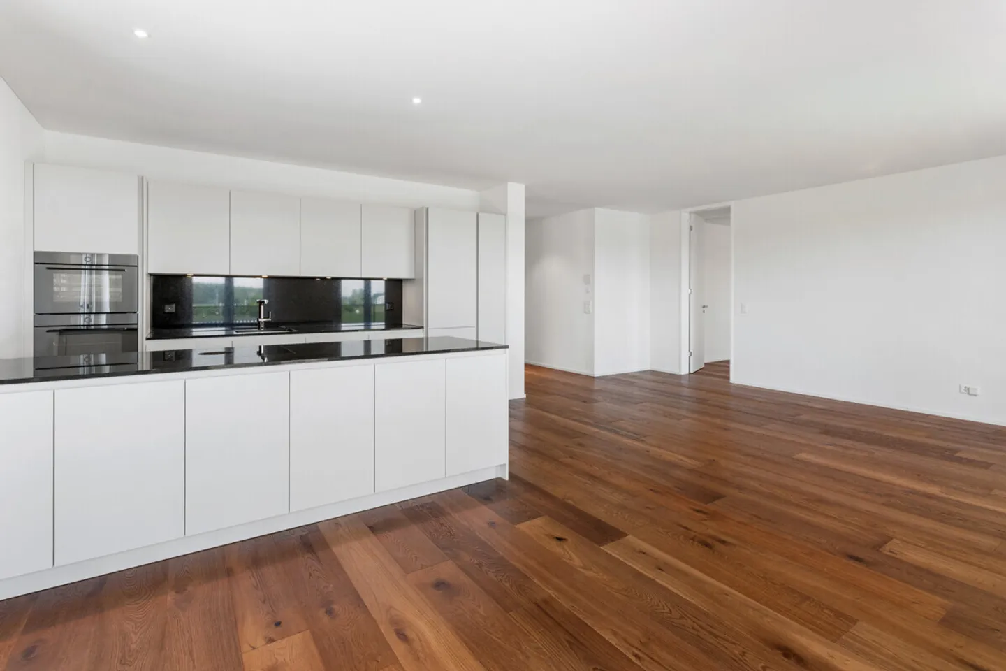 Stylish Apartment in Sustainable Area - Photo 3 of 19