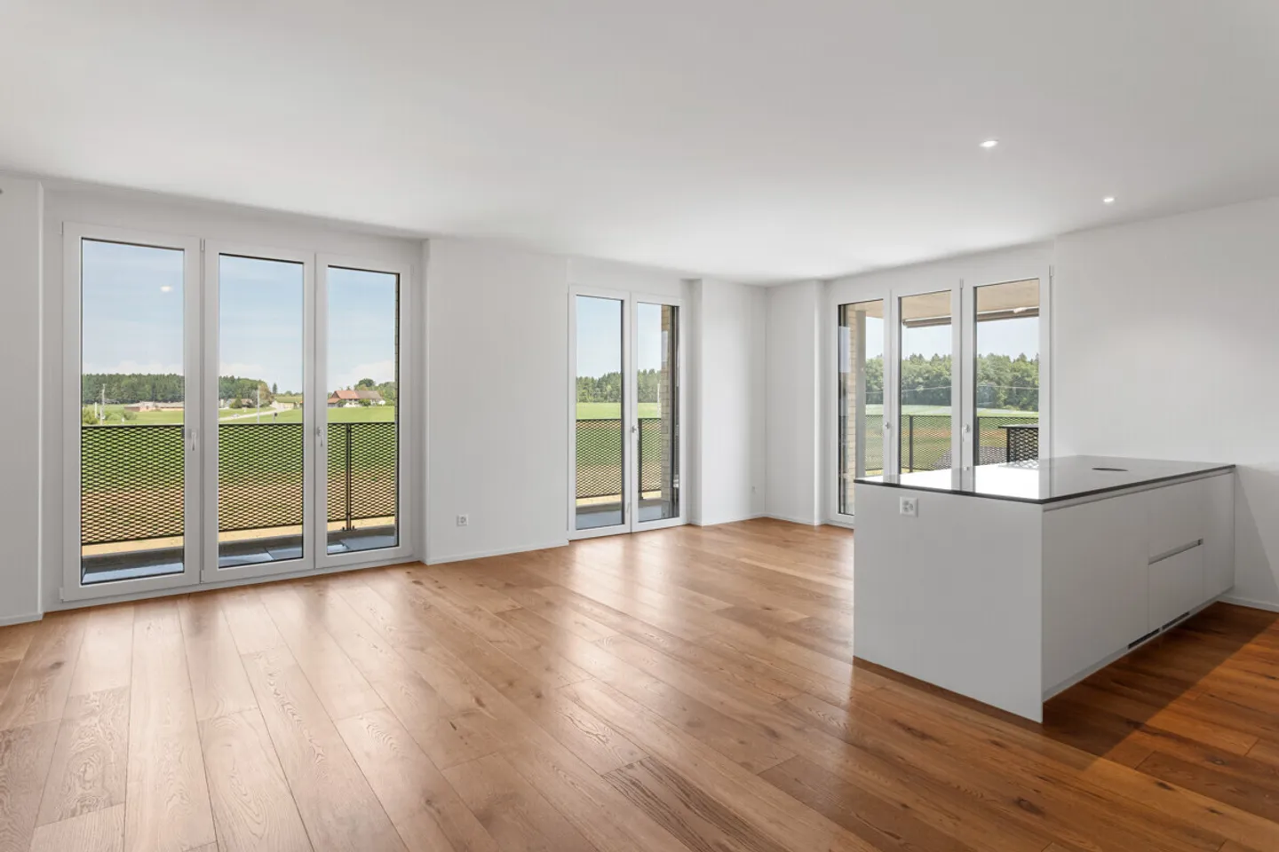 Stylish Apartment in Sustainable Area - Photo 4 of 19
