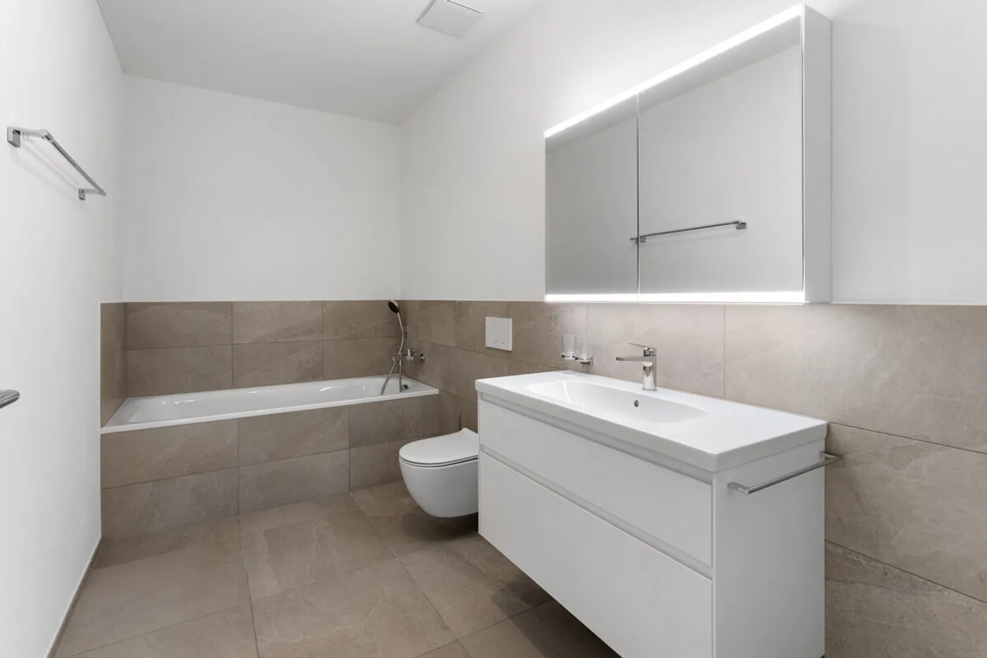 Stylish Apartment in Sustainable Area - Photo 5 of 19