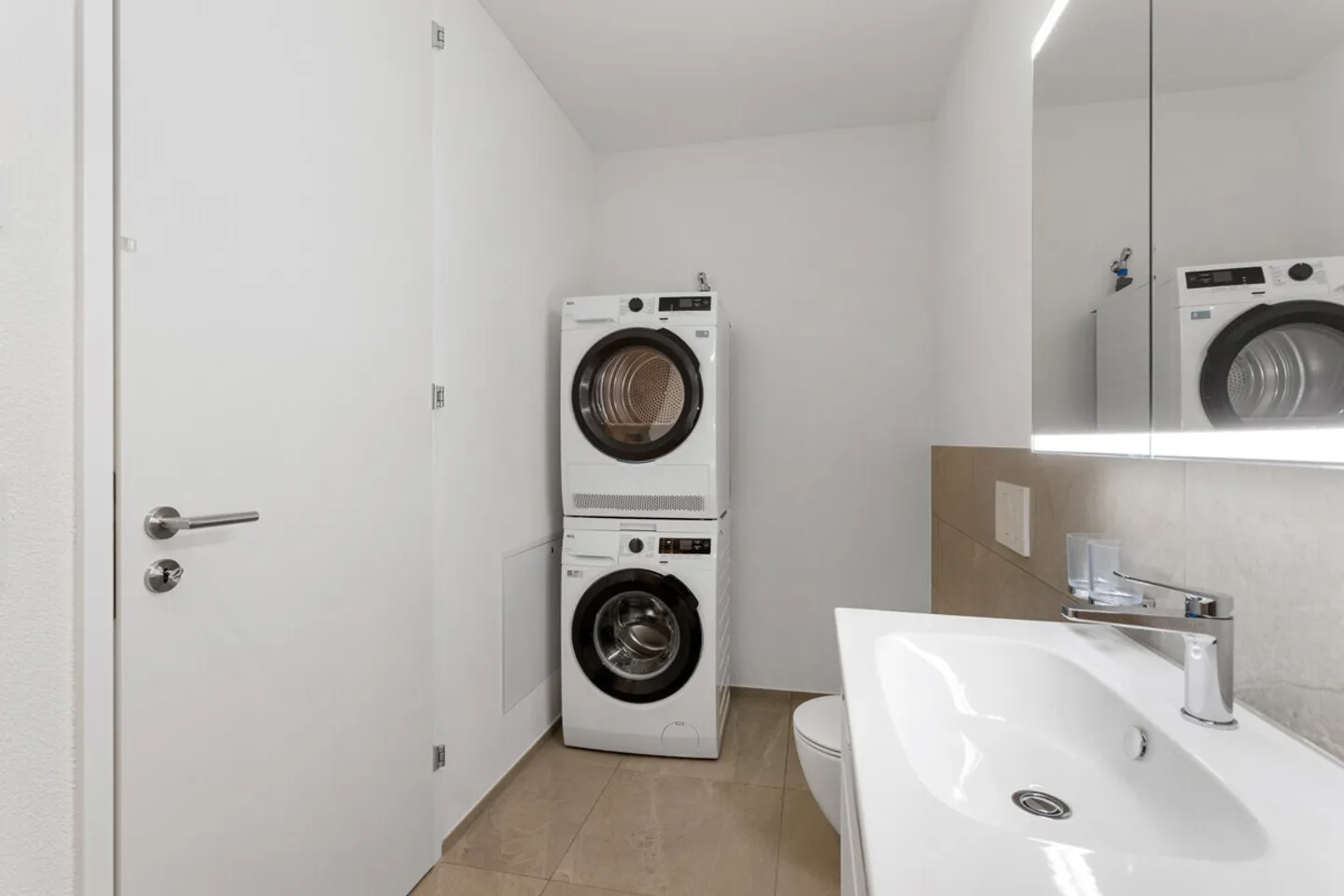 Stylish Apartment in Sustainable Area - Photo 8 of 19