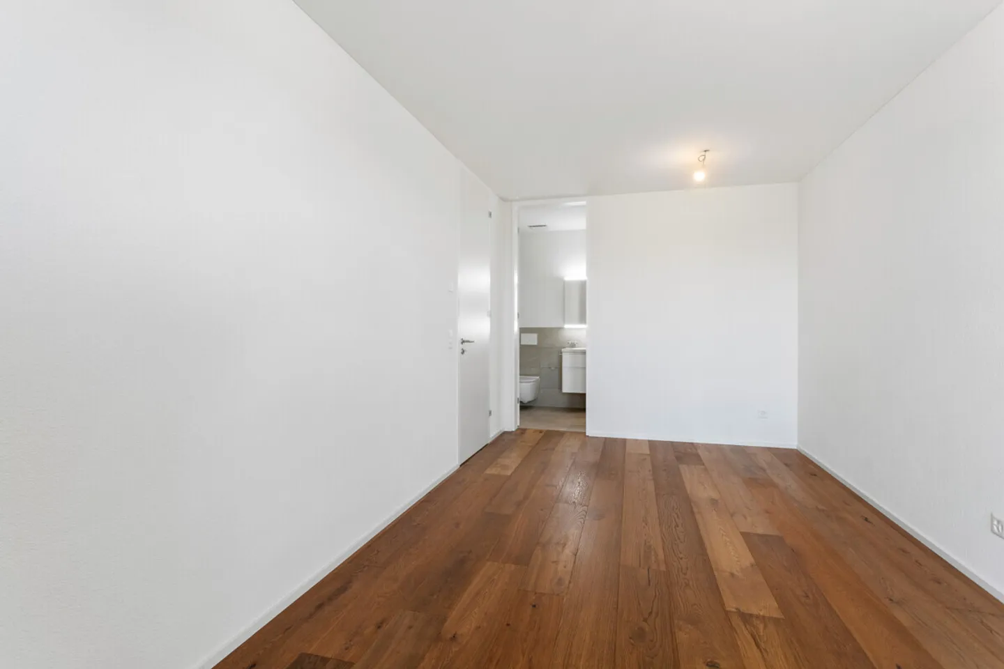 Stylish Apartment in Sustainable Area - Photo 9 of 19