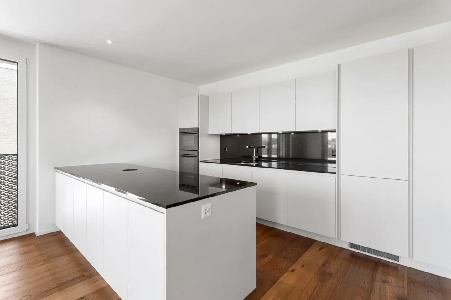 Stylish Apartment in Sustainable Area - Photo 12 of 19