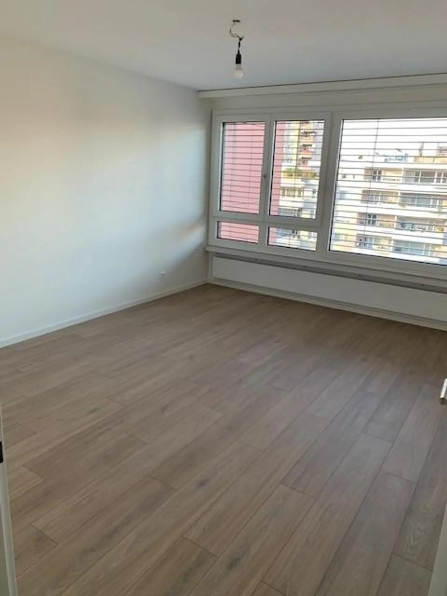 Grüsszügige, helle Wohnung an bester Lage in Schlieren - Photo 5 of 10