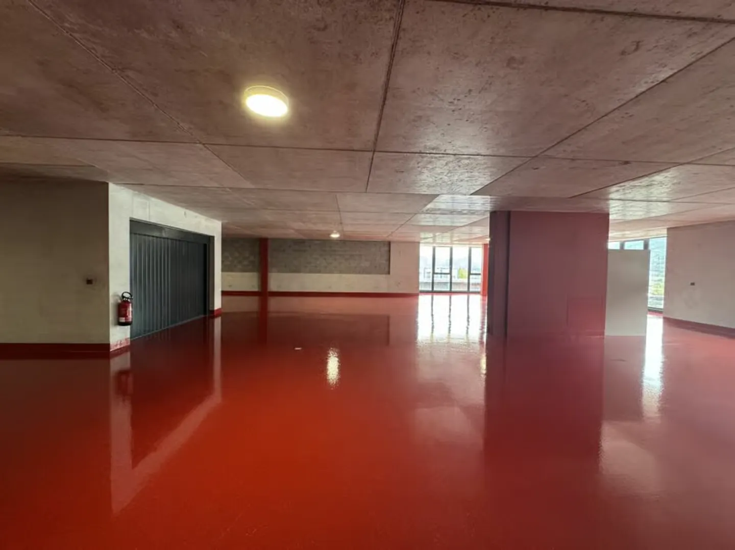 Place de Parking Intérieure Chauffée - Photo 4 sur 9