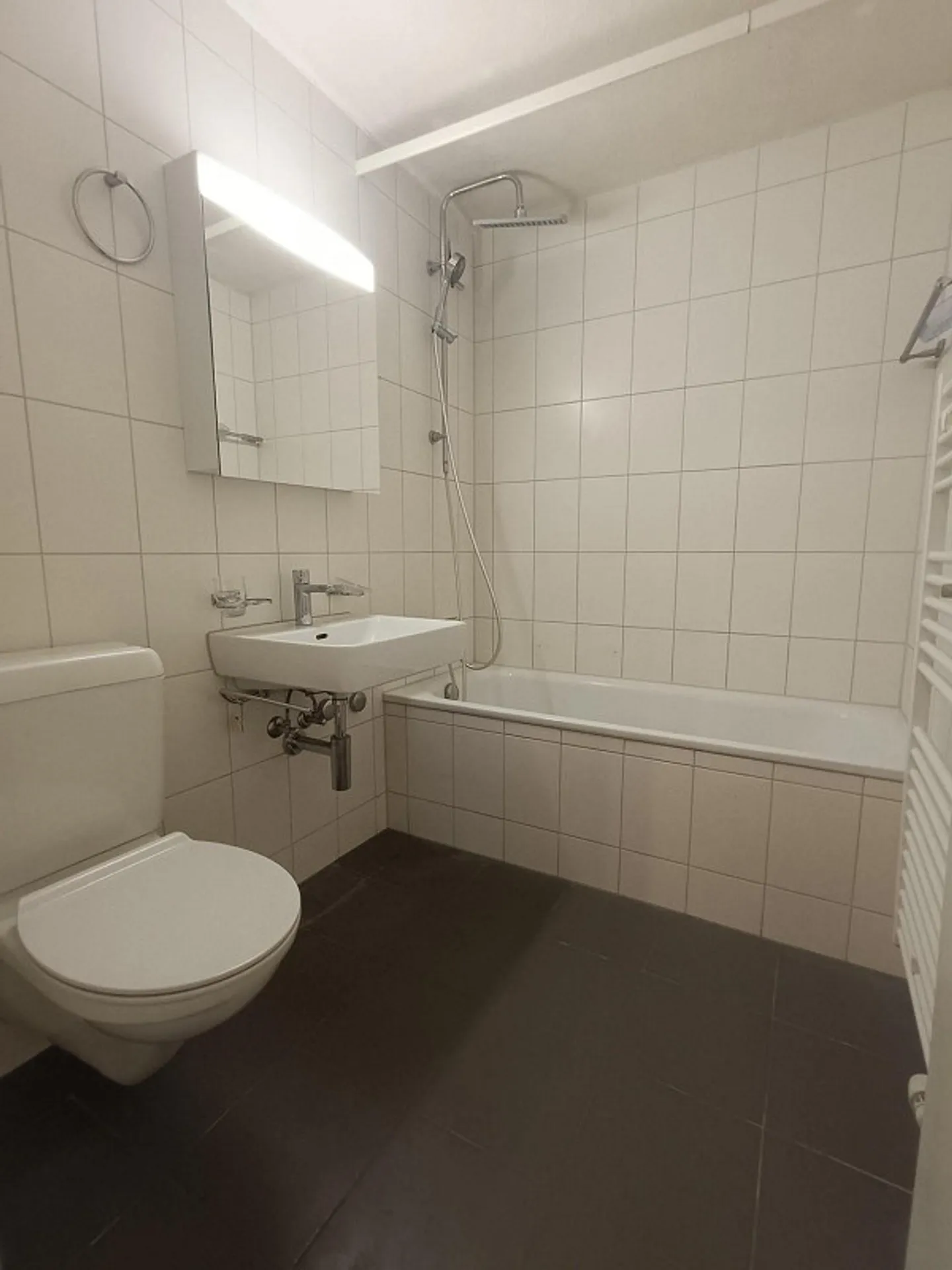 Grüsszügige, helle Wohnung an bester Lage in Schlieren - Photo 8 of 10