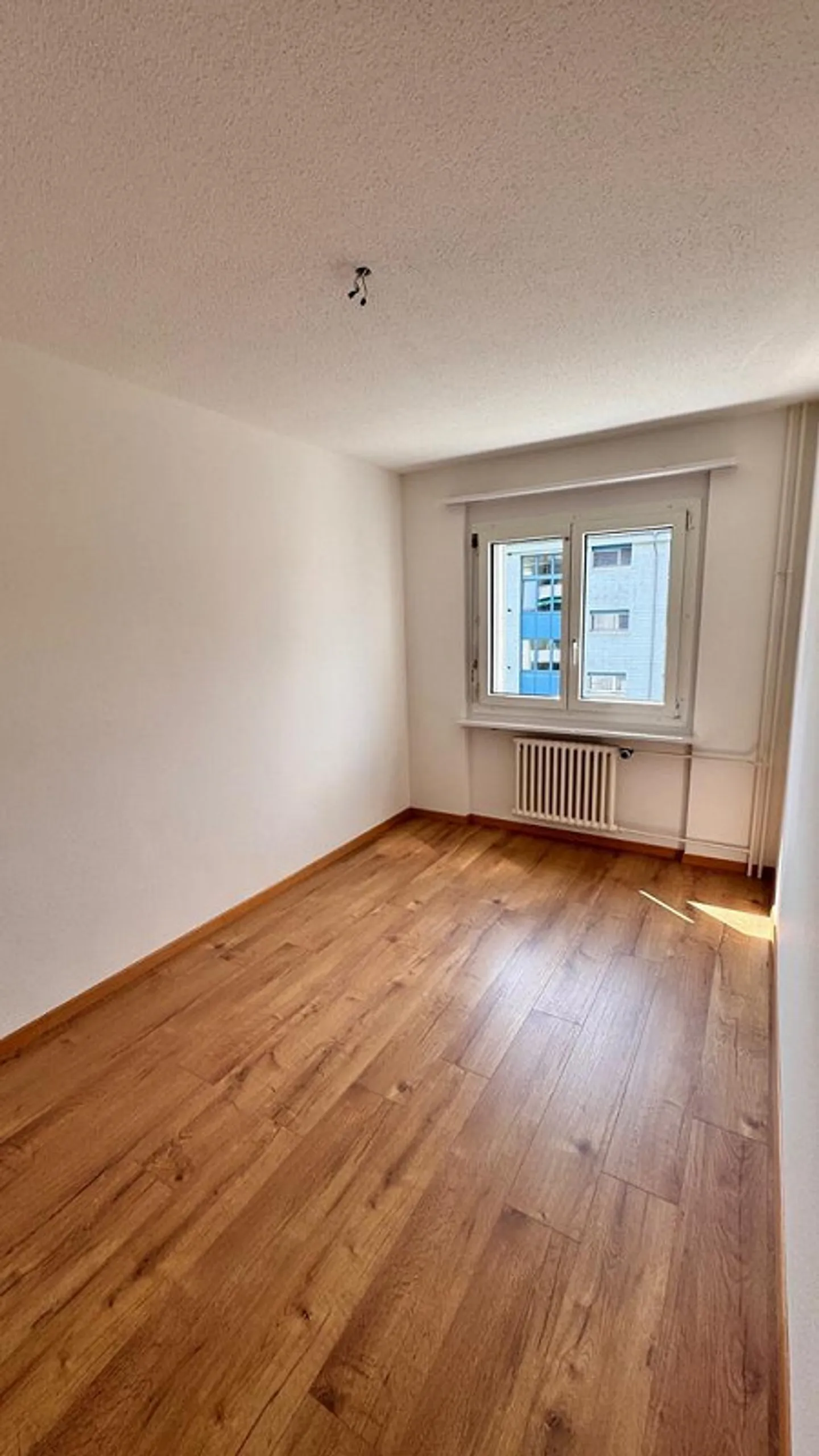 Appartement 4.5 pièces dans un quartier résidentiel calme à Buchrain - Photo 5 sur 10