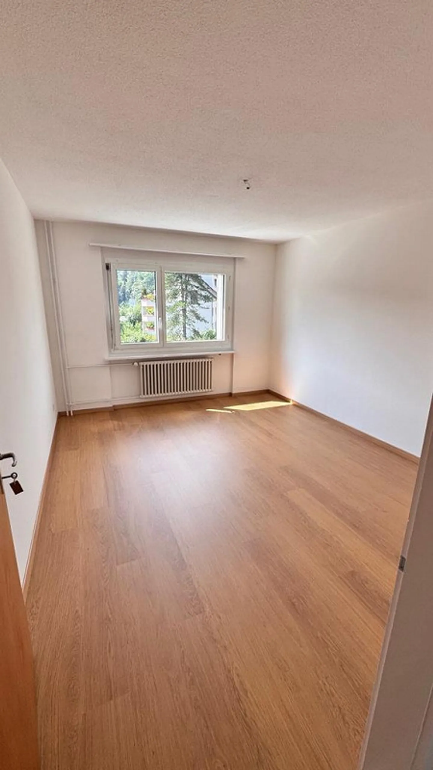 Appartement 4.5 pièces dans un quartier résidentiel calme à Buchrain - Photo 6 sur 10
