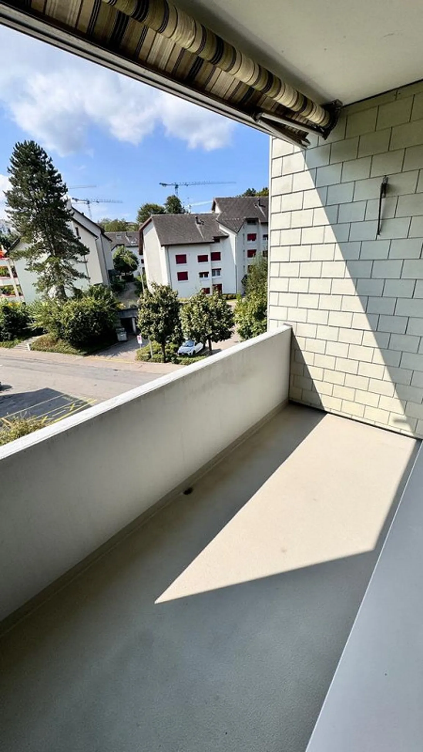 Appartement 4.5 pièces dans un quartier résidentiel calme à Buchrain - Photo 7 sur 10