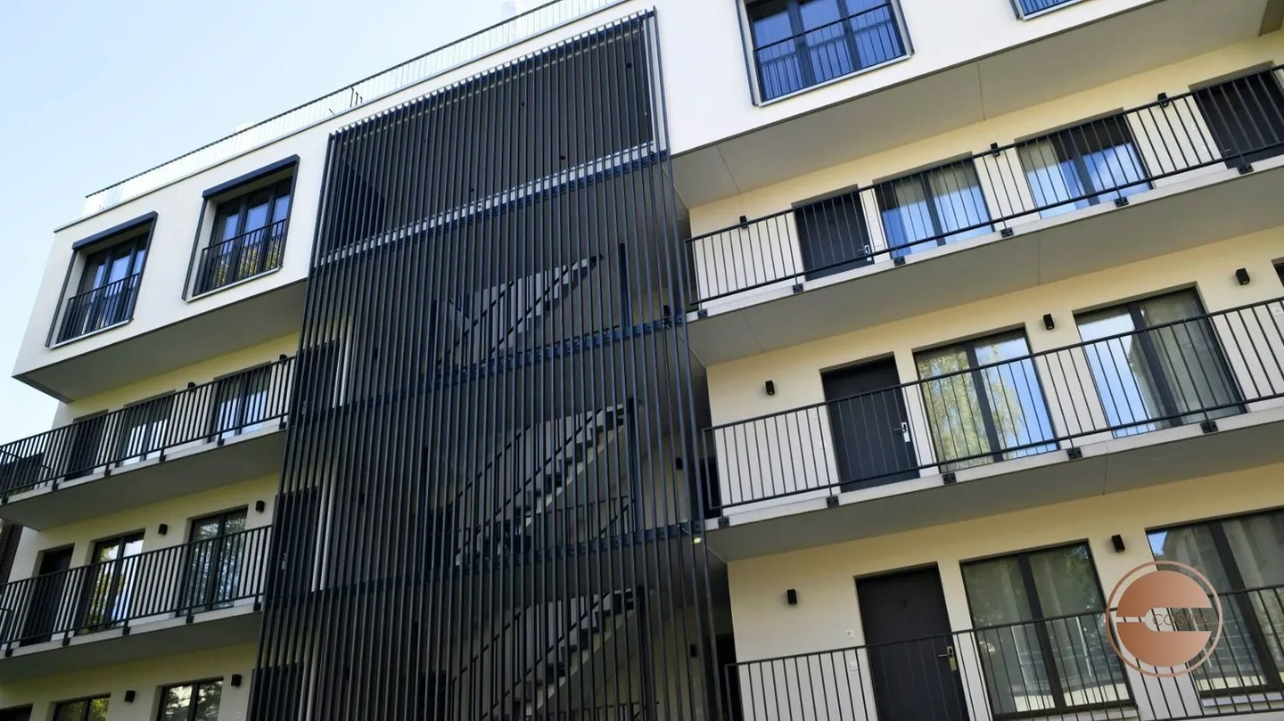 URBAN ARTISAN - SENIOR STUDIO BALCONY SERVICED APARTMENT - Photo 7 of 17