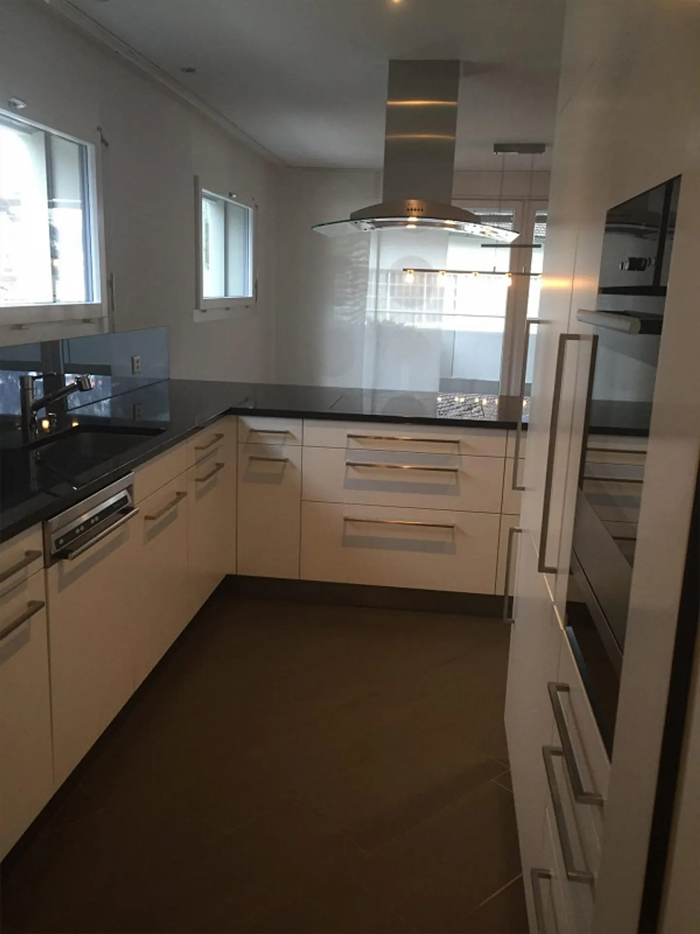 Ampio appartamento di 4,5 stanze con grande terrazza - Foto 3 di 10