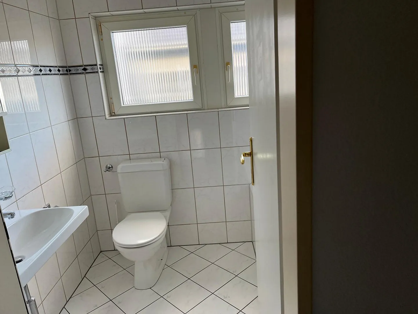 3 1/2 Zimmer Parterre Wohnung - Foto 2 von 8