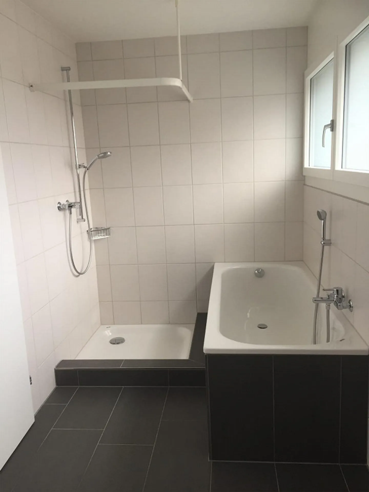 Ampio appartamento di 4,5 stanze con grande terrazza - Foto 9 di 10