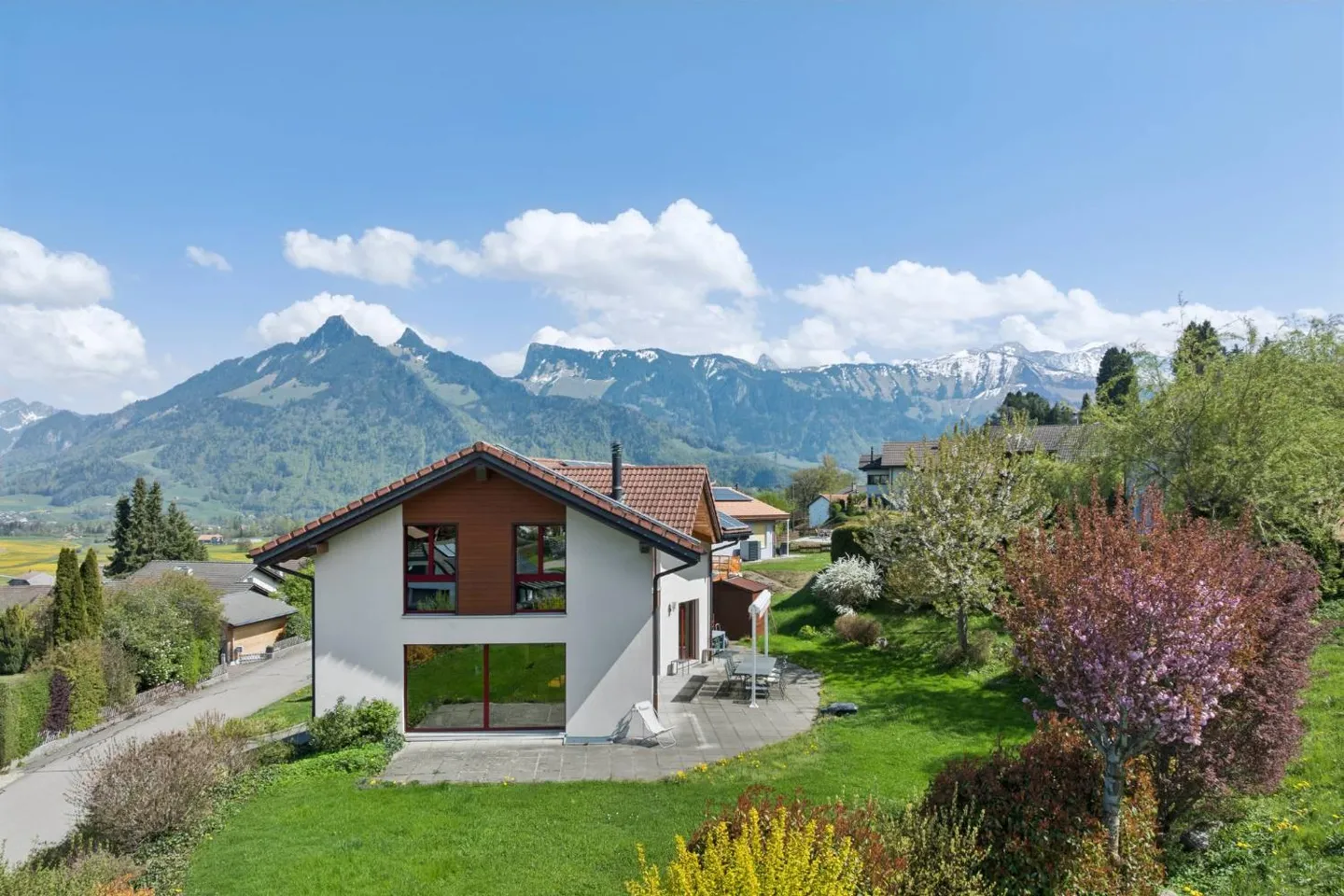 Beautiful family house with studio in the heights of the village - Photo 1 of 12