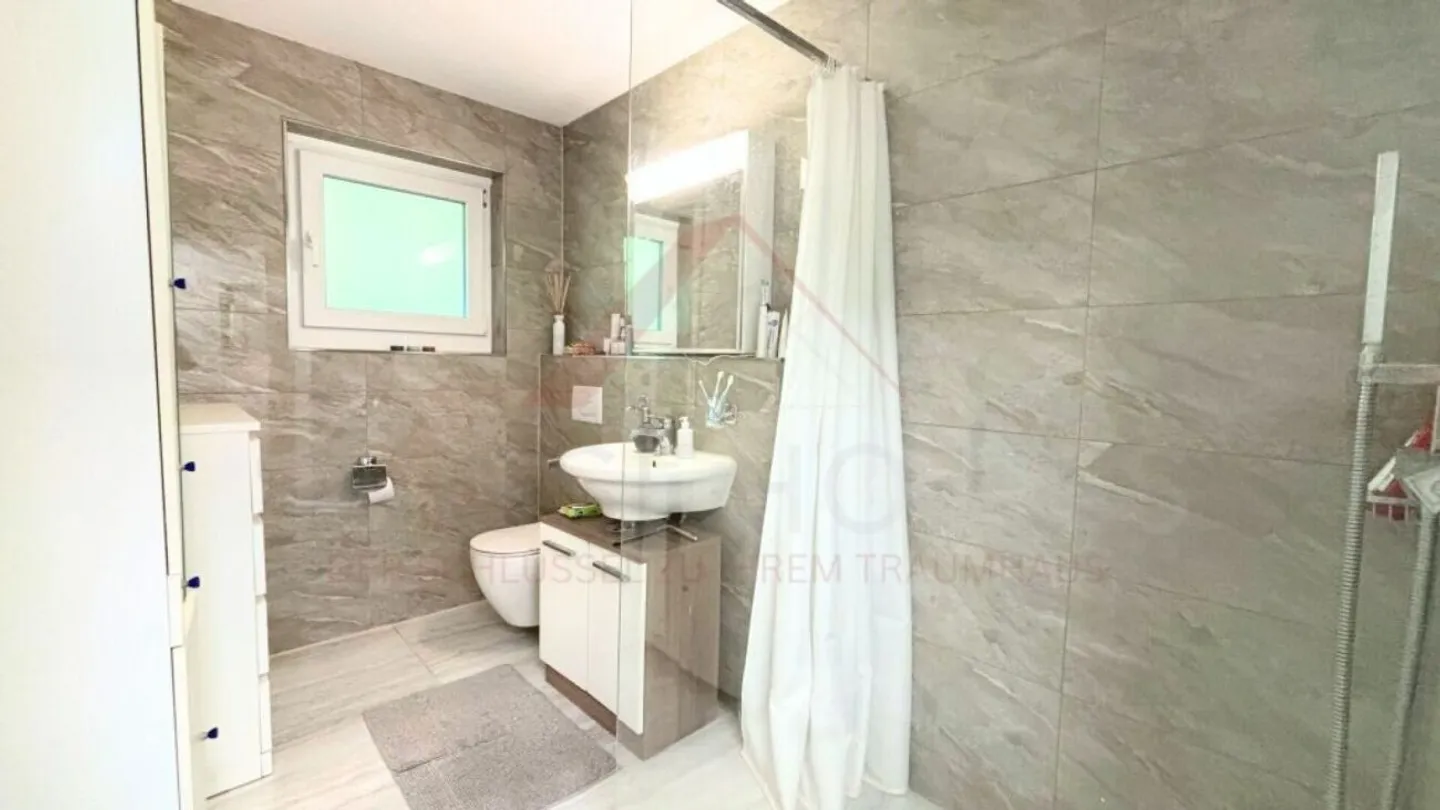 Grosszügiges 5.5-Zimmer-Haus mit Seeblick - Foto 15 von 18