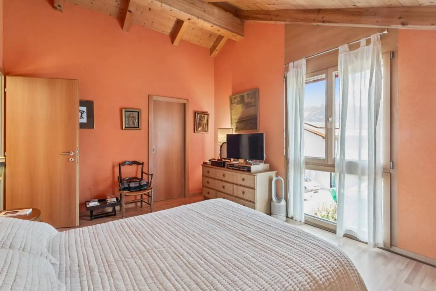 Beautiful family house with studio in the heights of the village - Photo 8 of 12