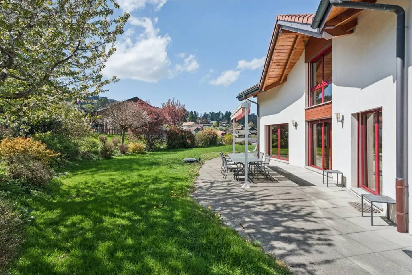 Beautiful family house with studio in the heights of the village - Photo 11 of 12