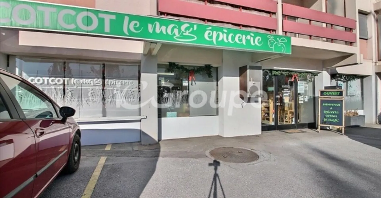 Industry 1.5 rooms - Photo 1 of 9