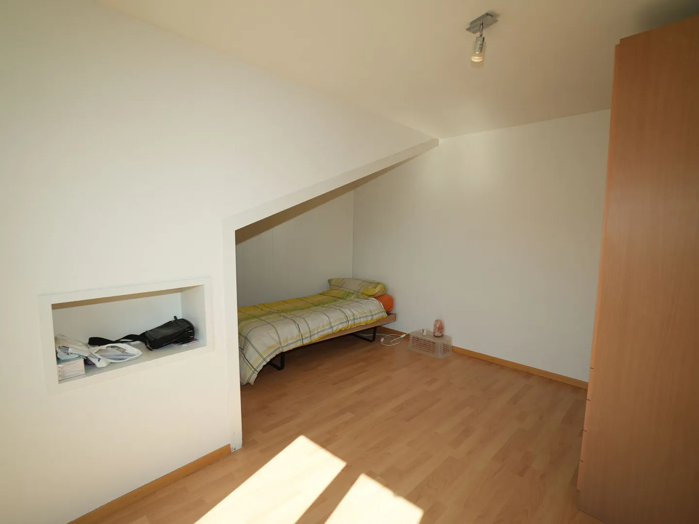 Appartamento affascinante con 2 camere e balcone soleggiato a Langnau - a soli 50 metri dalla stazione ferroviaria - Foto 3 di 7