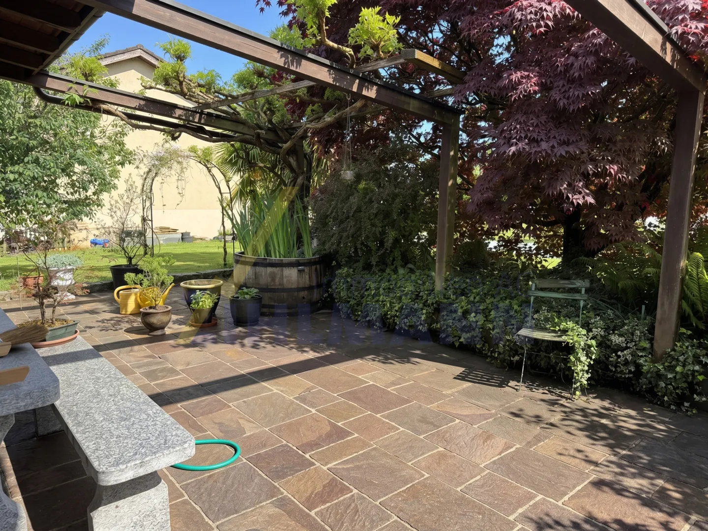 Charming 6.5-room single-family house with separate apartment - Photo 2 of 17