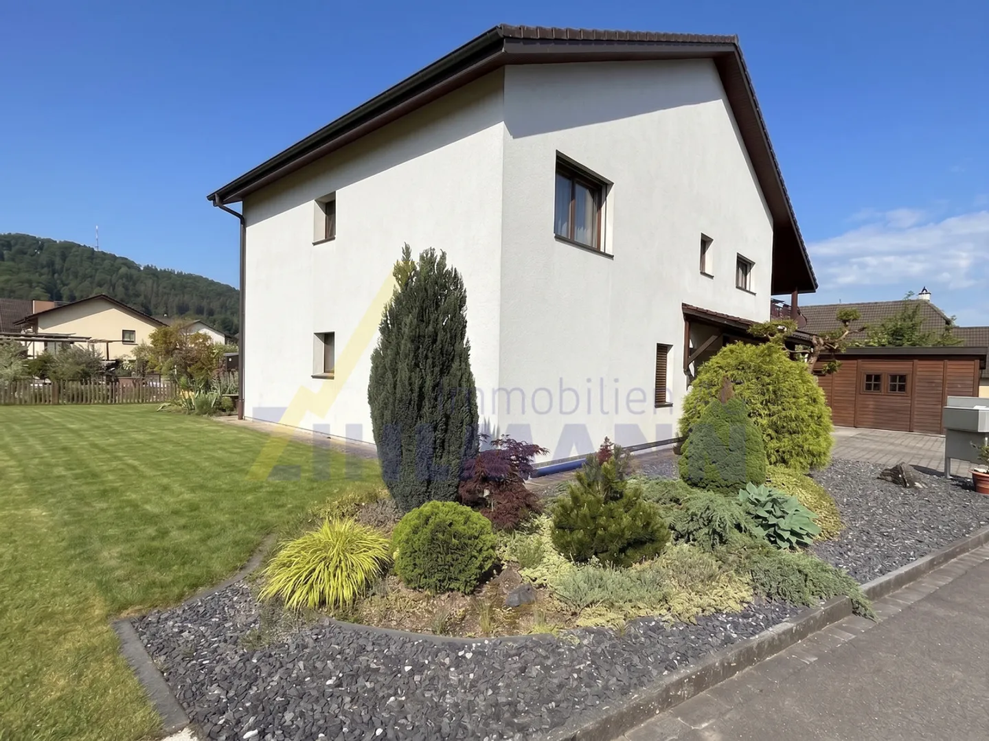 Charming 6.5-room single-family house with separate apartment - Photo 4 of 17