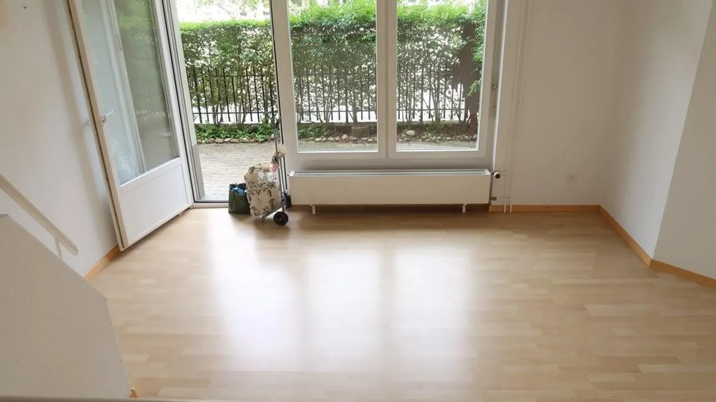 Beautiful apartment near Eigerplatz - Photo 2 of 9