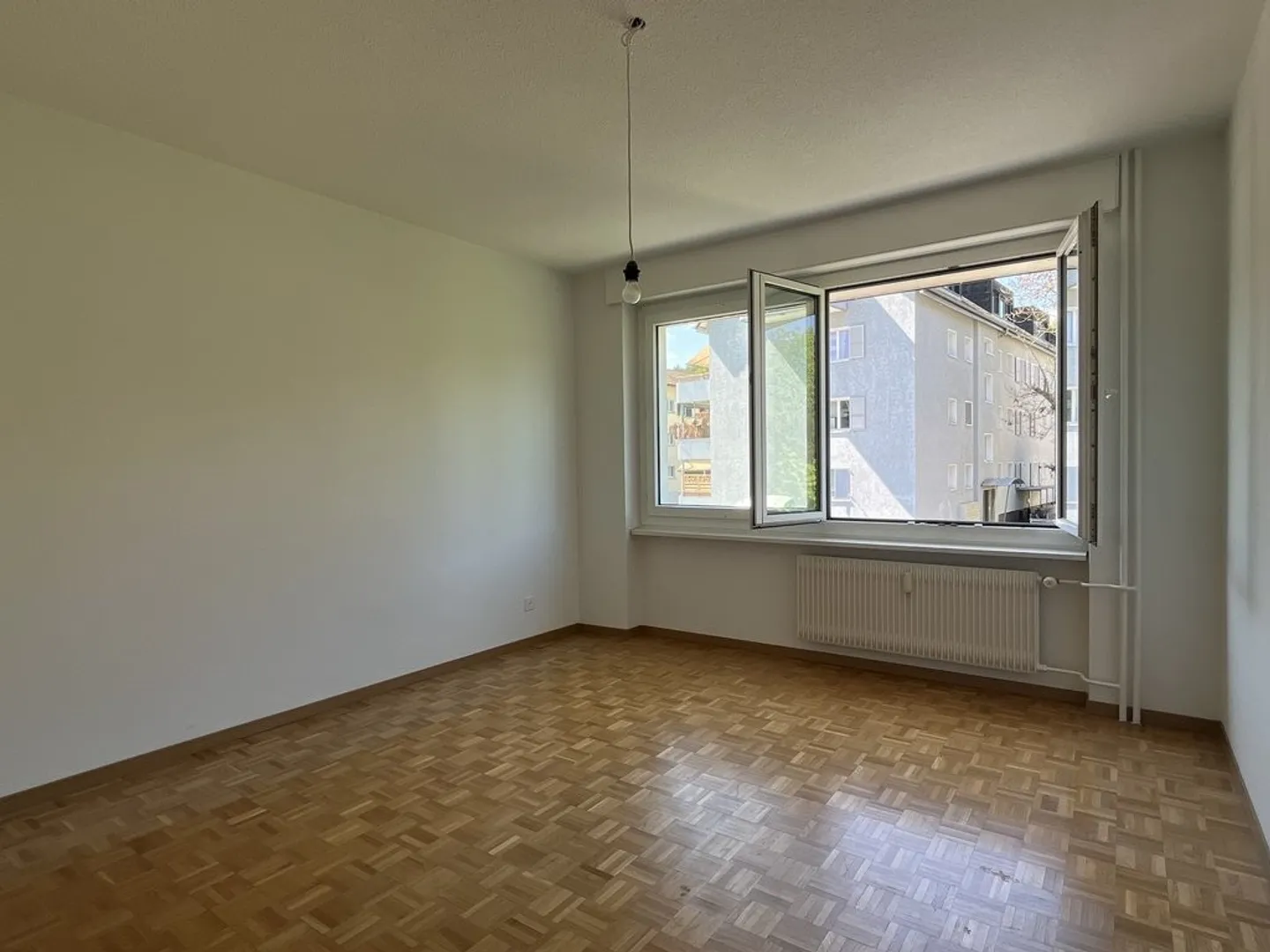 Charmante Wohnung in Brügg - Foto 3 von 6