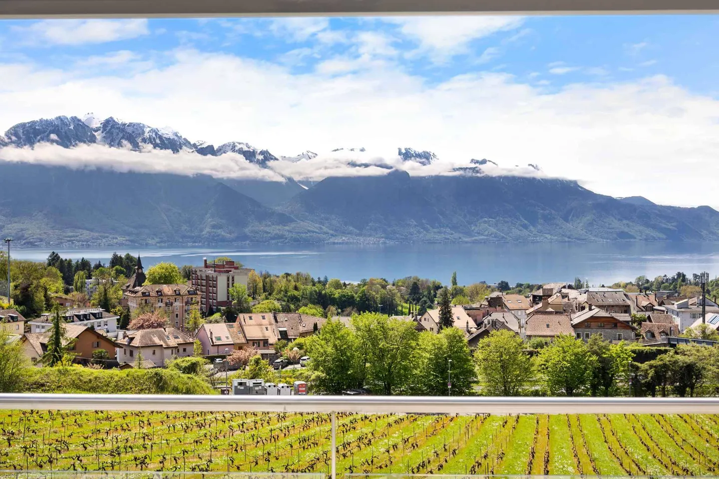 Élégante propriété contemporaine avec vue panoramique sur le Léman - Foto 2 von 13