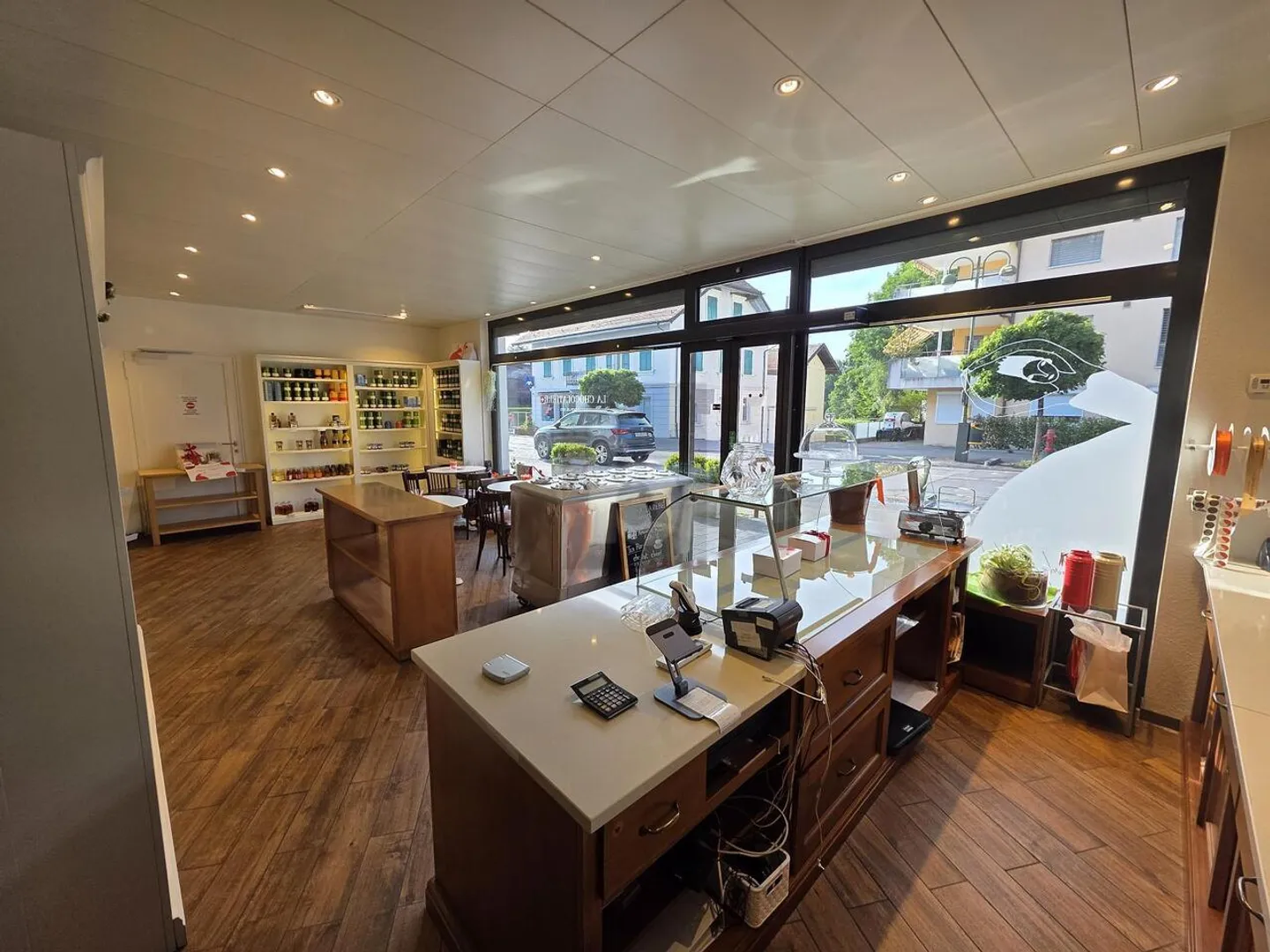 Espace Commercial à Haute Visibilité - Photo 3 sur 6