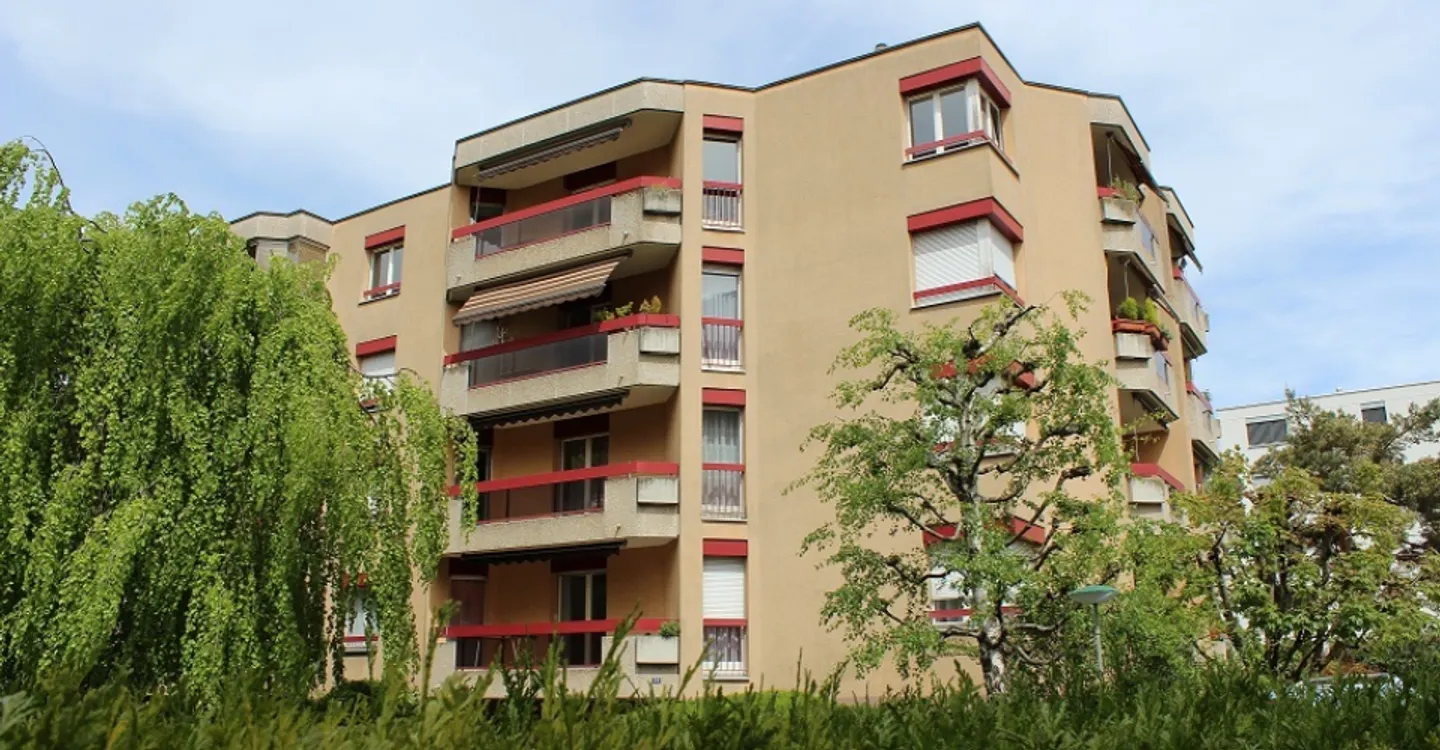 In der Nähe von Geschäften und der M1 - Foto 1 von 1