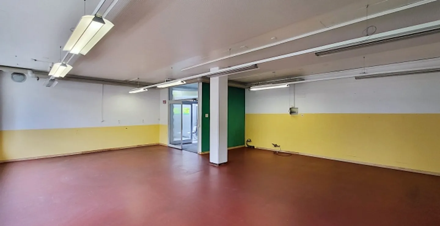 "717 m² commercial space with delivery!" - Photo 5 of 7