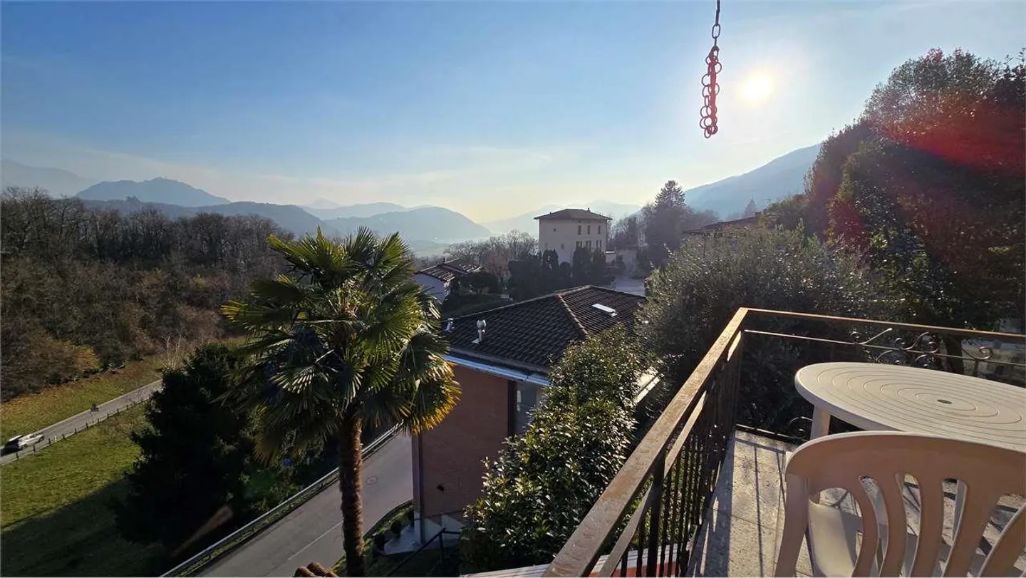 Semi-Detached House - Panoramic Attic with Income Apartment - Photo 3 of 13