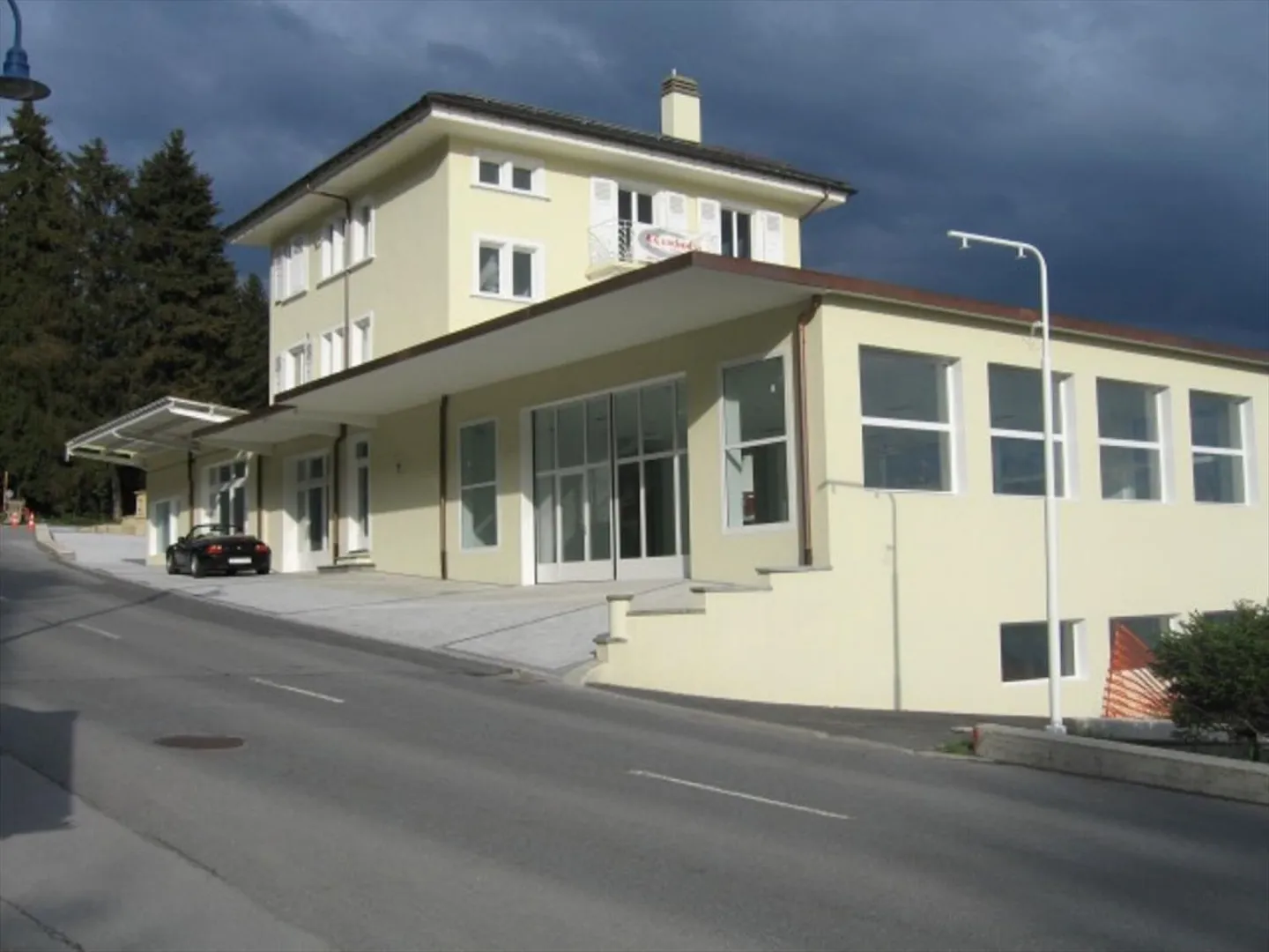 GARAGE MODERNE - LOCAL COMMERCIAL A LOUER A L'ANNEE - Photo 1 sur 3