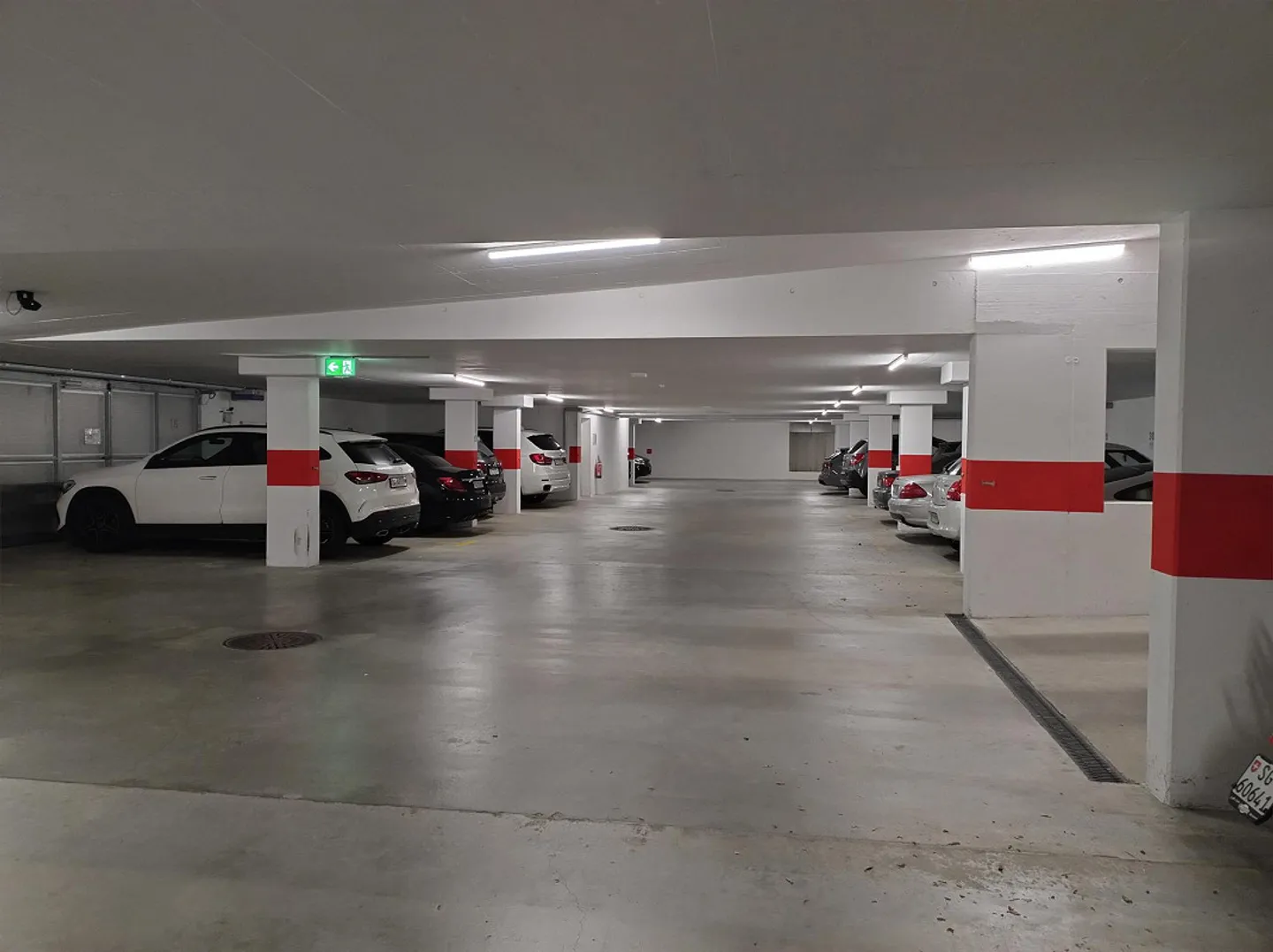Places de stationnement en sous-sol à louer - Photo 2 sur 4
