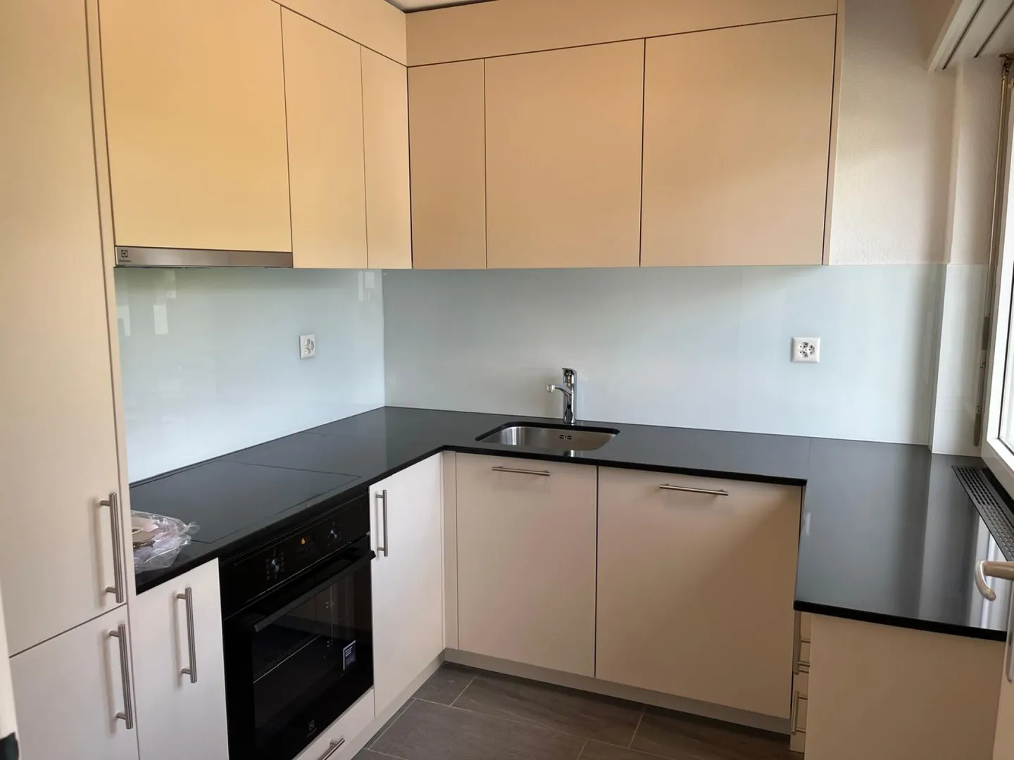 Freshly renovated 4.5-room apartment in a quiet location of Bronschhofen - Photo 2 of 11