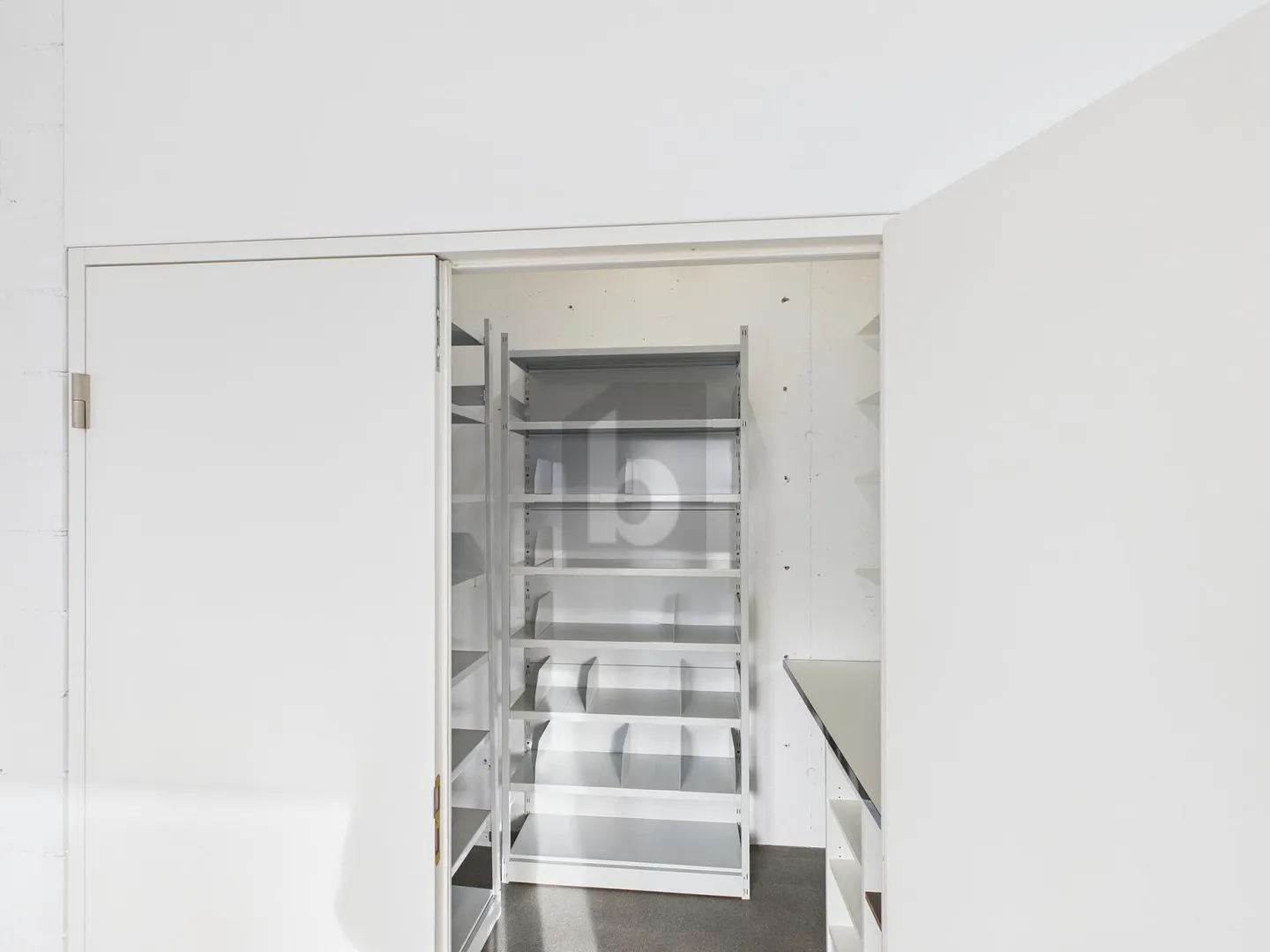 Office space for rent - Photo 2 of 6