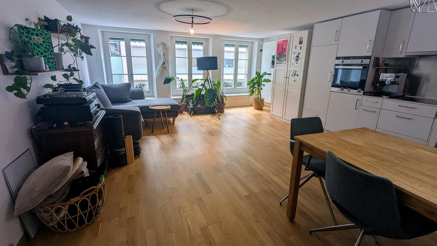 Moderne 2.5-Zimmerwohnung im Herzen von Biel - Foto 2 von 6