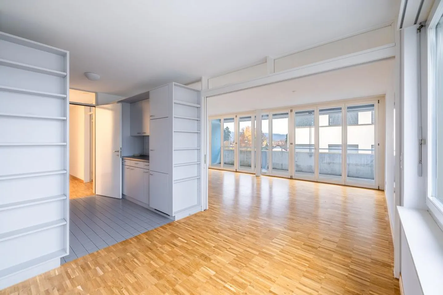 Spacious Apartment Near the Train Station - Photo 2 of 9