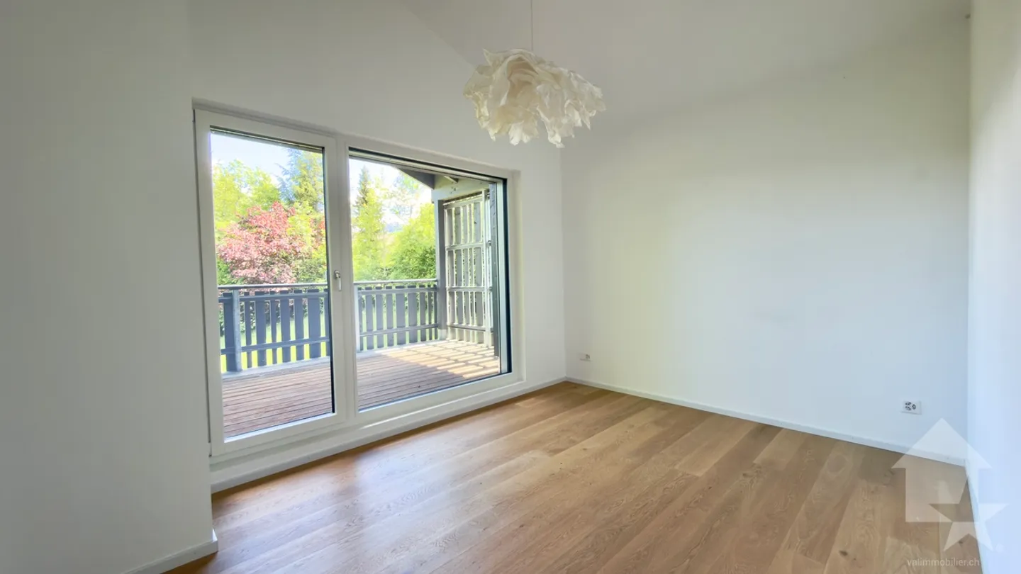 Beautiful recent 6.5-room villa with garage located in an idyllic setting. - Photo 14 of 41